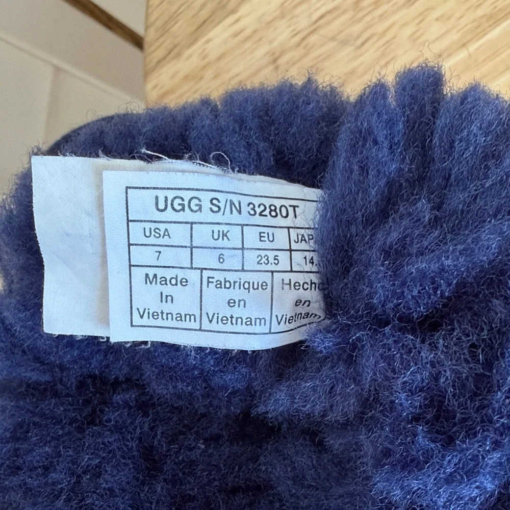 UGG Girl’s 7 Bailey Bow Navy Blue Shearling Sheepskin Classic Boots